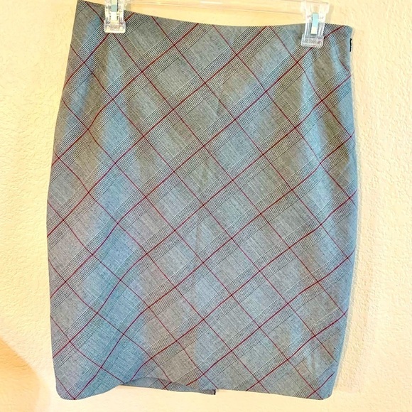 The Limited Skirt Sz 4 Grey Plaid Red White Black Side Zip Mini Lined Back Slit - Picture 1 of 9